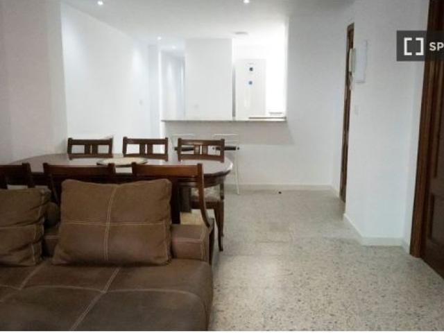 Se alquila habitación en piso compartido en Córdoba