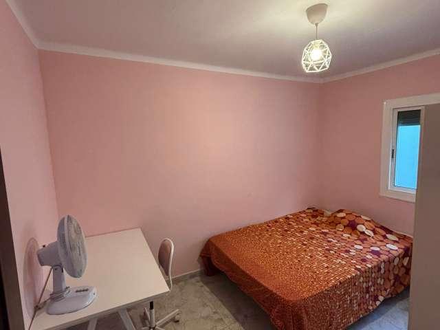 Se alquila habitación en piso compartido en El Turó, Barcelona