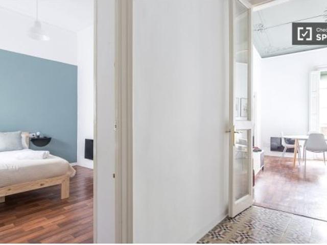Se alquila habitación en piso compartido en Gracia