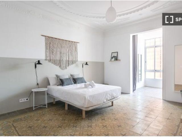Se alquila habitación en piso compartido en Gracia