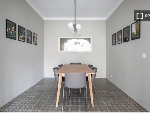 Se alquila habitación en piso compartido en Gracia