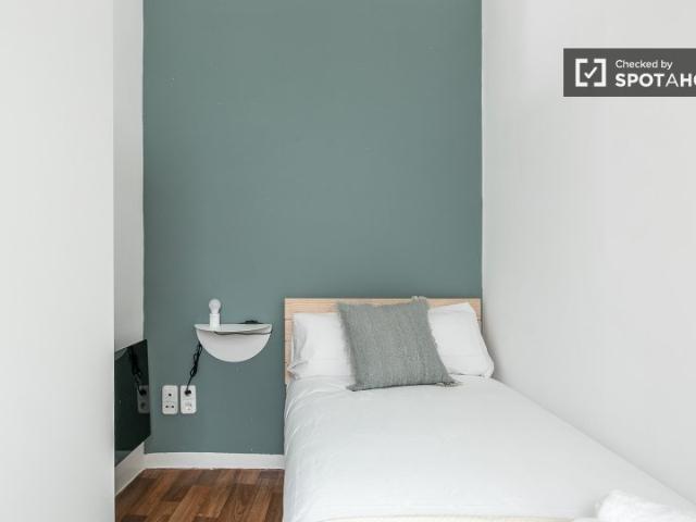 Se alquila habitación en piso compartido en Gracia