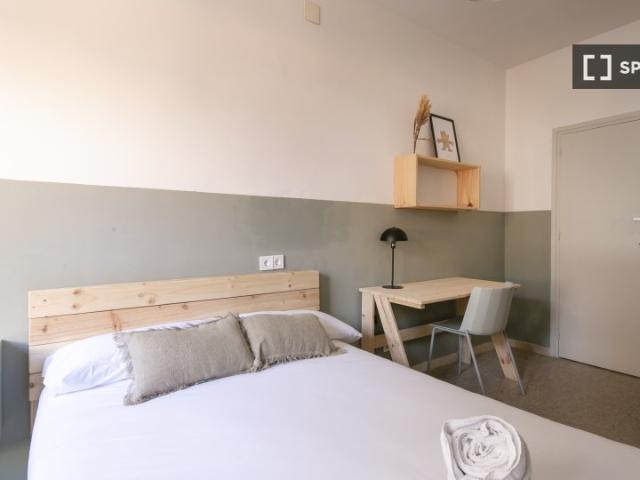 Se alquila habitación en piso compartido en Gracia