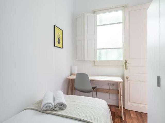 Se alquila habitación en piso compartido en Gracia