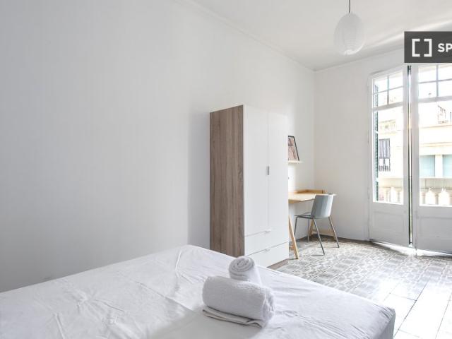 Se alquila habitación en piso compartido en Gracia