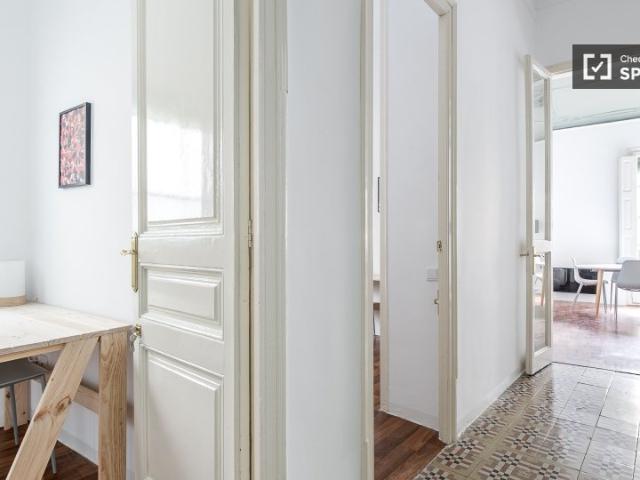 Se alquila habitación en piso compartido en Gracia