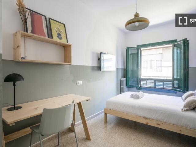 Se alquila habitación en piso compartido en Gracia