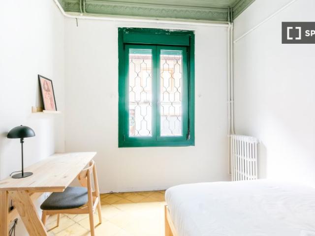 Se alquila habitación en piso compartido en Gracia
