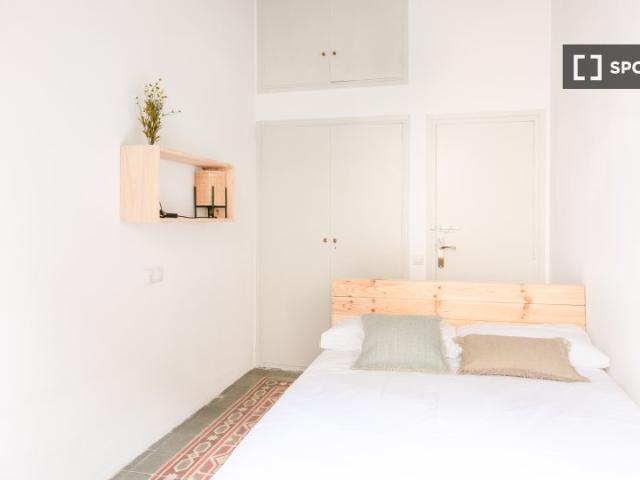 Se alquila habitación en piso compartido en Gracia