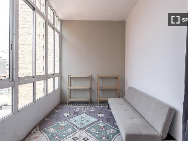 Se alquila habitación en piso compartido en Gracia
