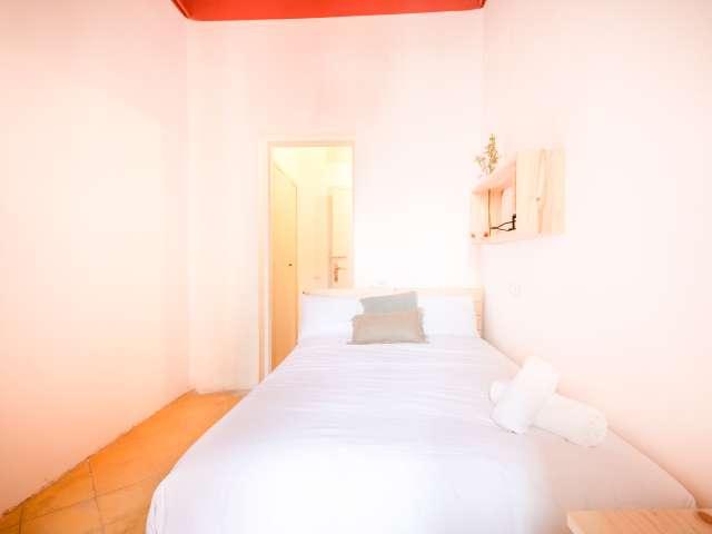 Se alquila habitación en piso compartido en Gracia
