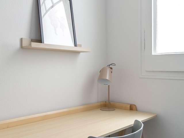 Se alquila habitación en piso compartido en Gracia