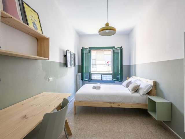 Se alquila habitación en piso compartido en Gracia
