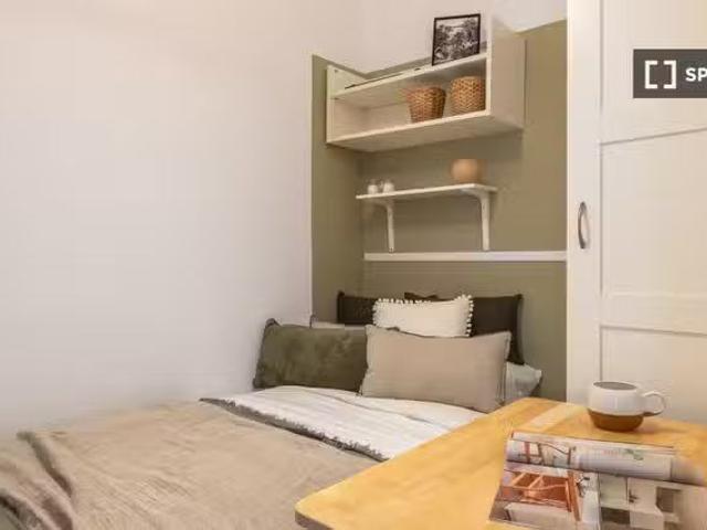 Se alquila habitación en piso compartido en la Nova Esquerra.
