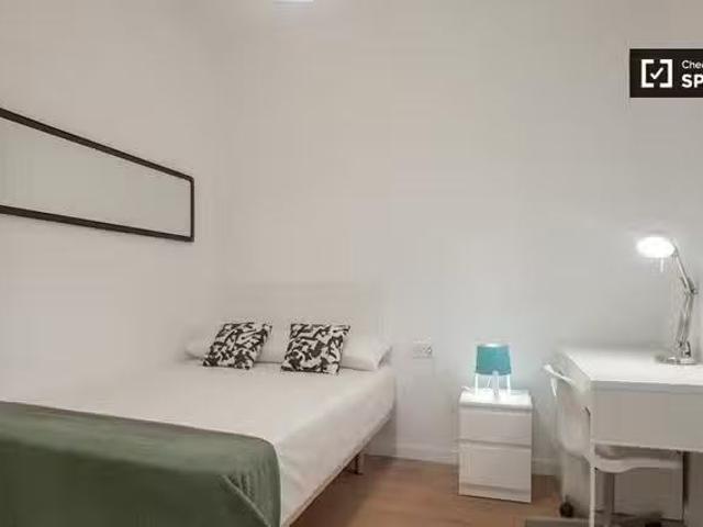 Se alquila habitación en piso compartido en La Nova Esquerra.