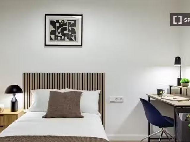 Se alquila habitación en piso compartido en la Dreta de l'Eixa.