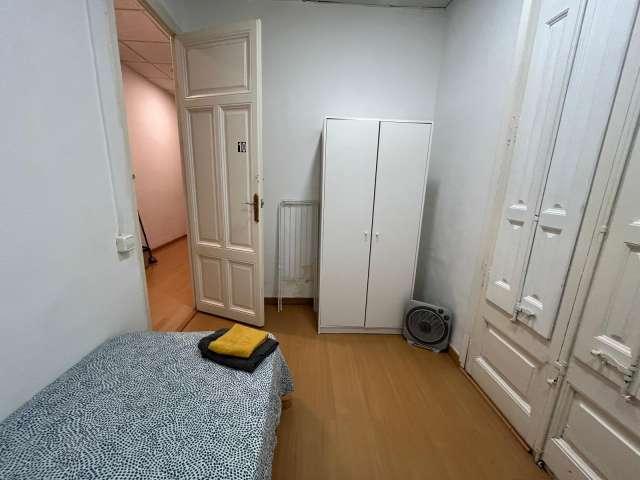 Se alquila habitación en piso compartido en la Dreta de l'Eixample