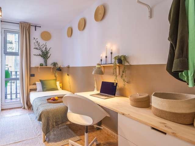 Se alquila habitación en piso compartido en la Dreta de l'Eixample