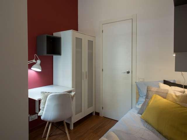 Se alquila habitación en piso compartido en la Dreta de l'Eixample