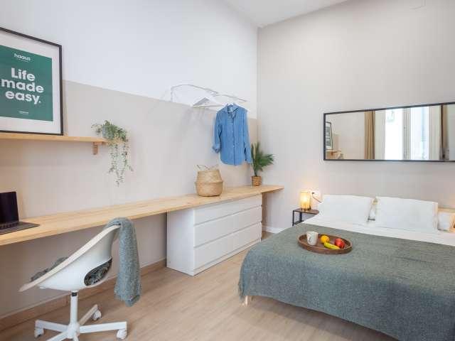 Se alquila habitación en piso compartido en La Dreta de l'Eixample