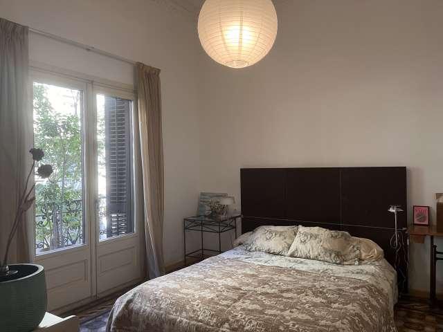 Se alquila habitación en piso compartido en la Dreta de l'Eixample