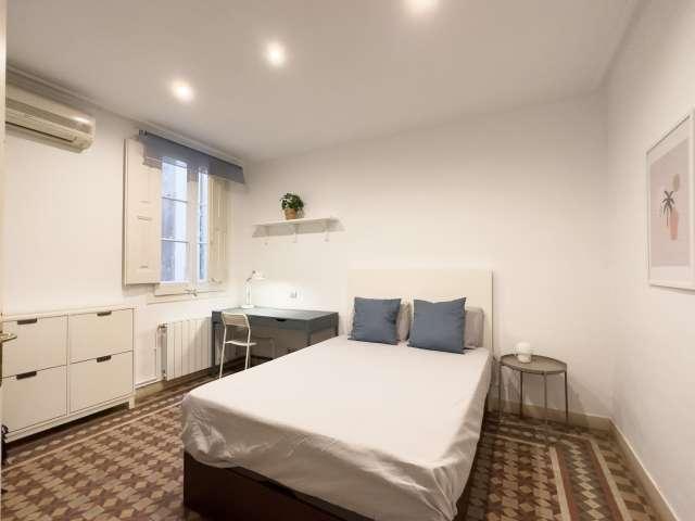 Se alquila habitación en piso compartido en La Dreta de l'Eixample