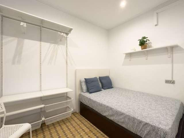Se alquila habitación en piso compartido en La Dreta de l'Eixample