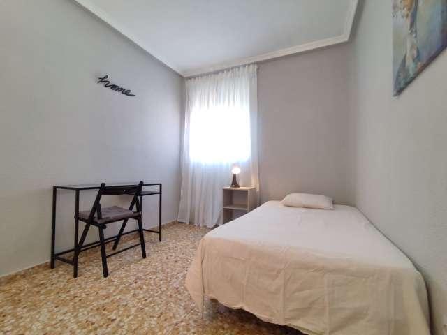 Se alquila habitación en piso compartido en Palomeras Bajas