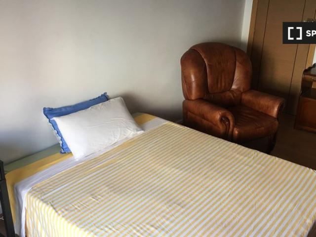 Se alquila habitación en piso compartido en Pamplona