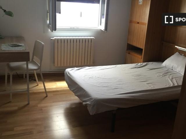 Se alquila habitación en piso compartido en Pamplona