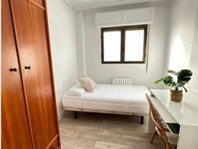 Se alquila habitación en piso compartido en Pamplona
