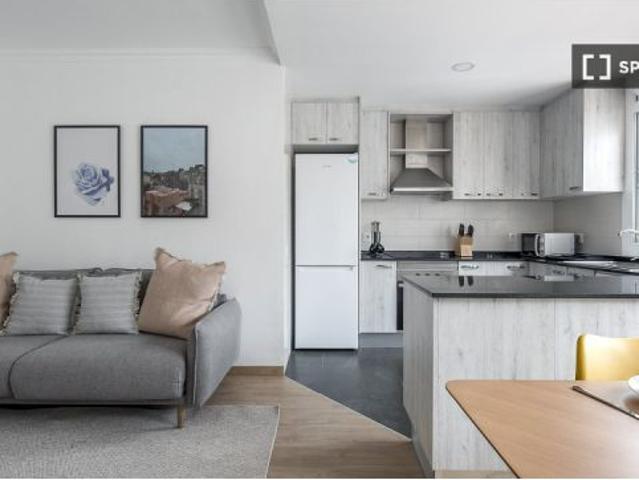 Se alquila habitación en piso compartido en Sagrada Familia