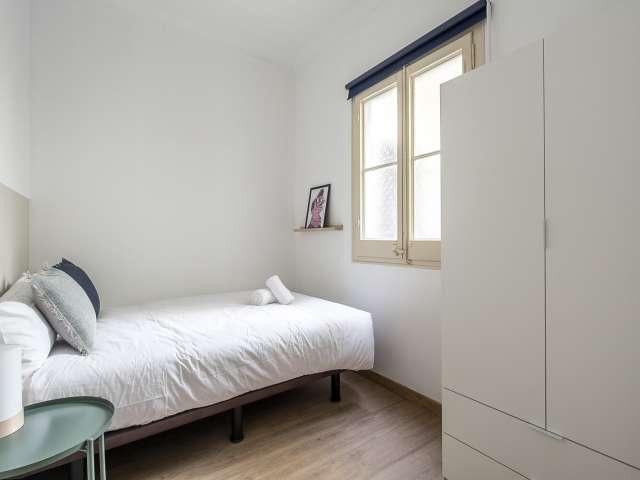 Se alquila habitación en piso compartido en Sagrada Familia