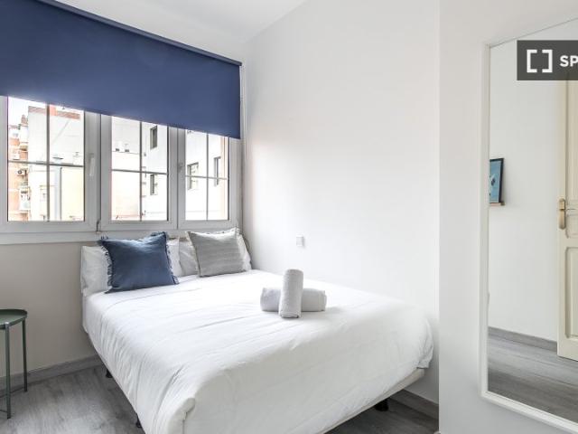Se alquila habitación en piso compartido en Sagrada Familia