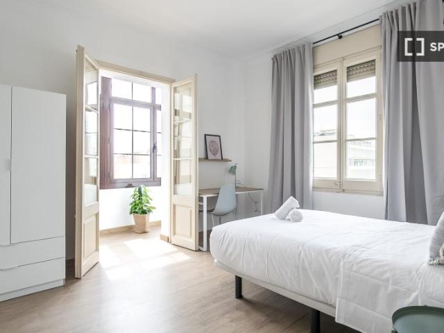 Se alquila habitación en piso compartido en Sagrada Familia