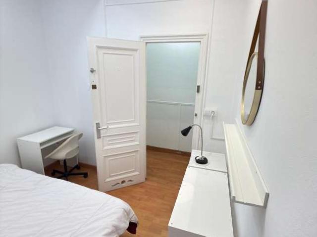 Se alquila habitación en piso compartido en Sant Gervasi Galvany