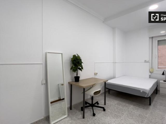 Se alquila habitación en piso compartido en Sant Gervasi Galvany
