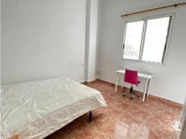 Se alquila habitación en piso compartido en Valencia