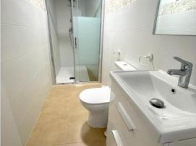 Se alquila habitación en piso compartido en Valencia