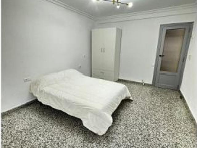 Se alquila habitación en piso compartido en Valencia