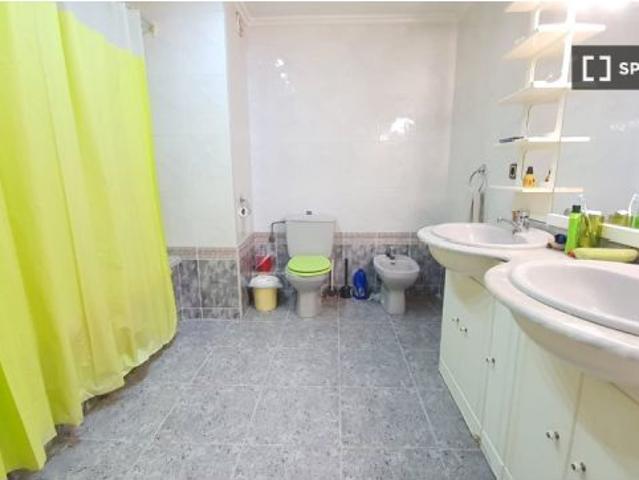 Se alquila habitación en piso compartido en Valencia