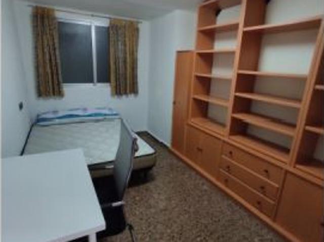 Se alquila habitación en piso compartido en Valencia