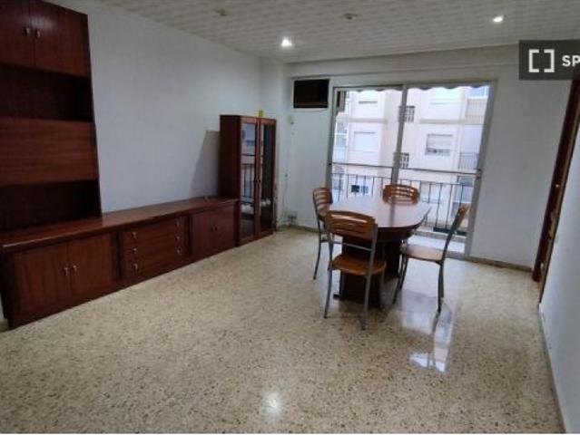 Se alquila habitación en piso compartido en Valencia