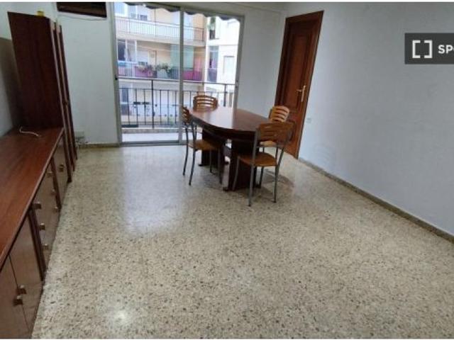 Se alquila habitación en piso compartido en Valencia