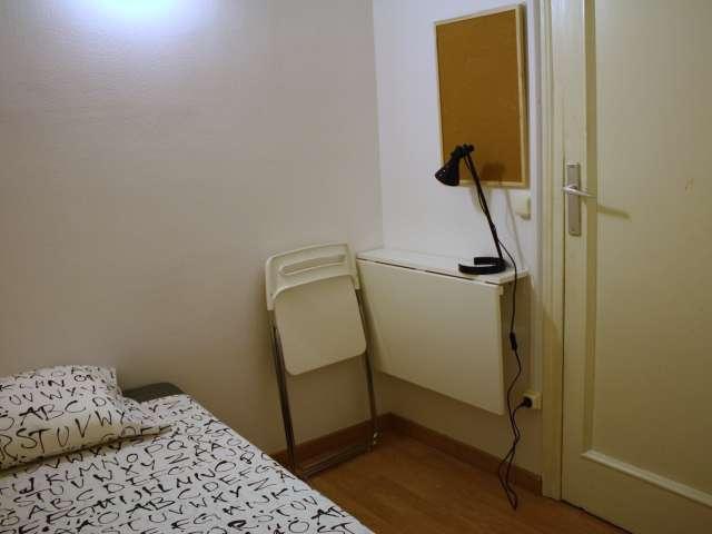 Se alquila habitación en piso compartido en Vila de Gràcia