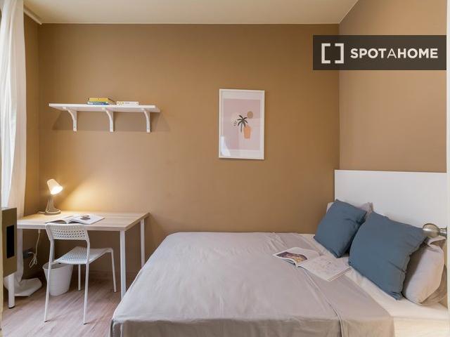 Se alquila habitación en piso compartido, la Dreta de l'Eixample
