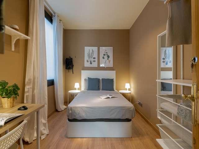 Se alquila habitación en piso compartido, la Dreta de l'Eixample