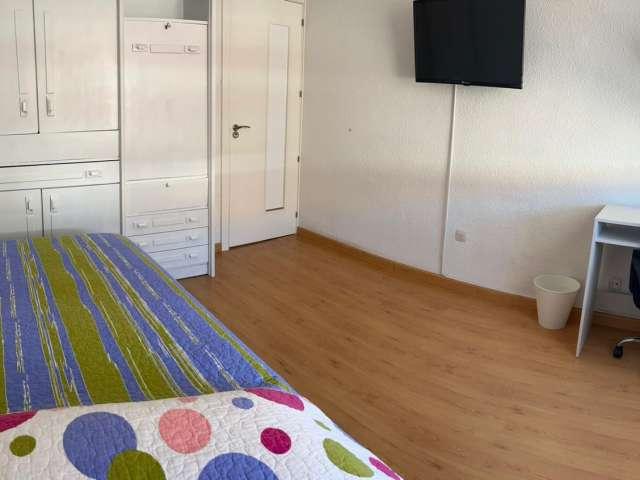 Se alquila habitación en piso compartido, Puerta del Ángel, Madrid
