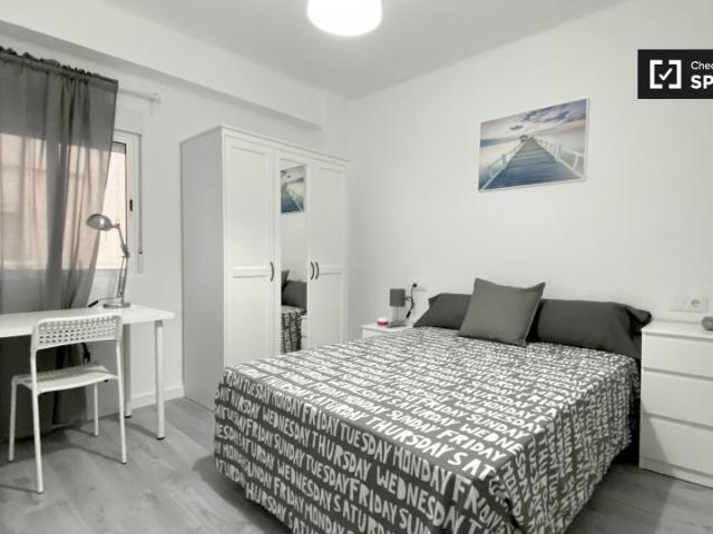 Se alquila habitación en piso de 4 dormitorios, El Pla del Real