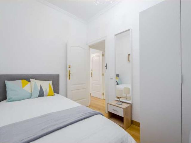 Se alquila habitación en piso de 4 dormitorios en Madrid